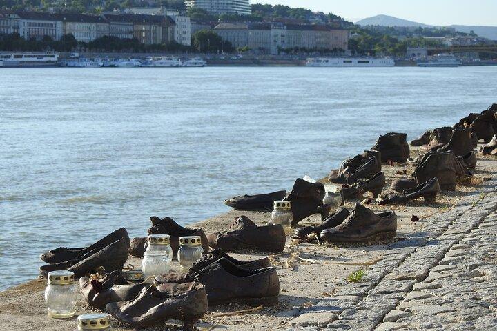 Budapest free walking tour: Parliament and Shoes Memorial