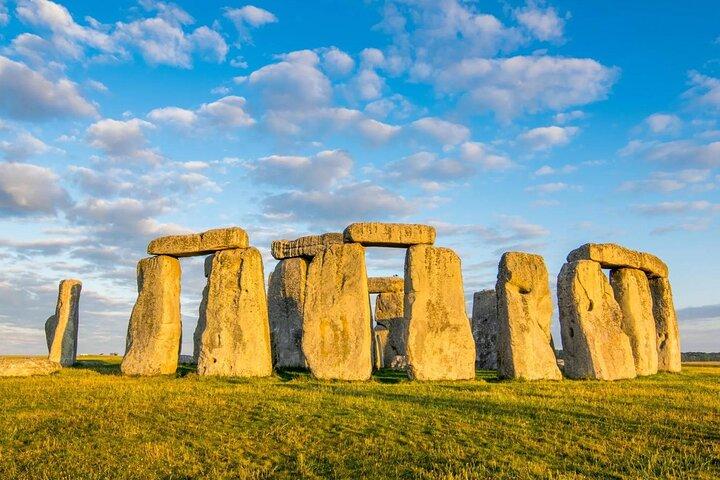 Private Full-Day Tour: London to Cotswolds, Bath & Stonehenge