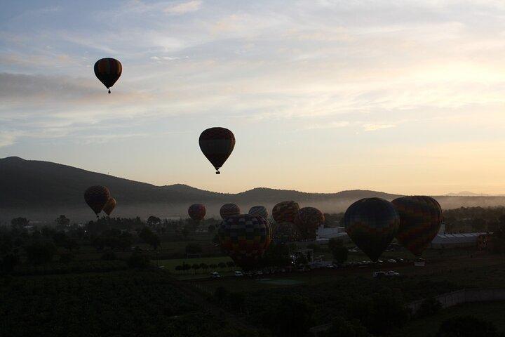 Private Tour: Teotihuacan Pyramids and Hot Air Balloon Excursion