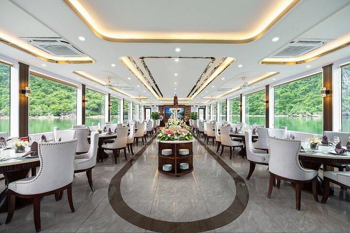 Hanoi: Luxury Halong Bay Day Cruise with Buffet Lunch, Limousine