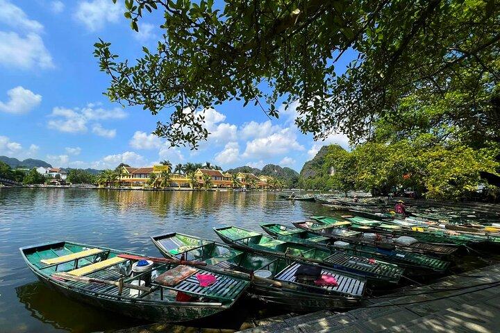 Private Tour Hanoi to Ninh Binh: Mua Caves, Tam Coc & Hoa Lu