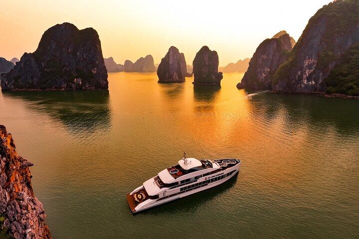Hanoi : Halong Bay Symphony Cruise with Jacuzzi and Local Lunch
