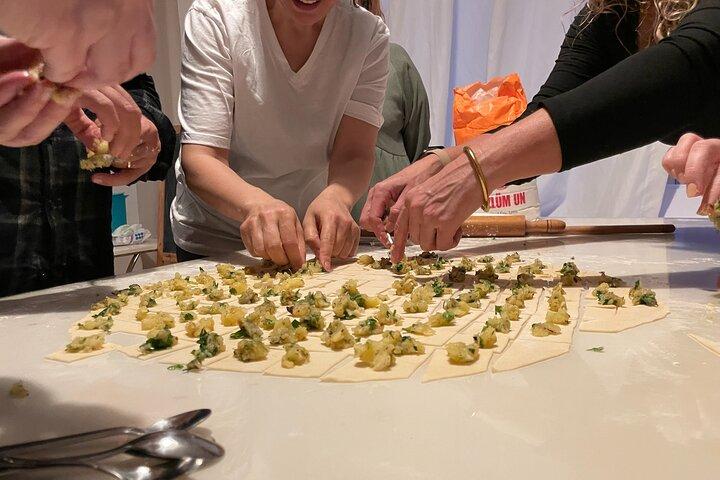 Istanbul Vegan/Vegeterian Cooking Class with Locals at Home