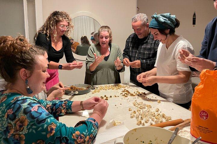 Istanbul Vegan/Vegeterian Cooking Class with Locals at Home