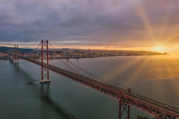 Lisbon Private 6h Customizable Tour with Transportation