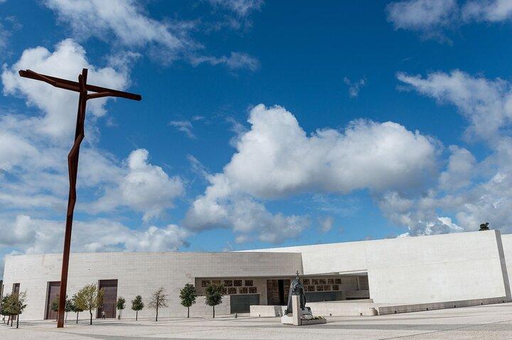 Fátima, Nazaré and Óbidos Day Tour in Portugal