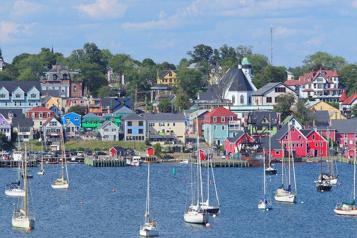Day Trip to Lunenburg, Mahone Bay and Peggy's Cove from Halifax
