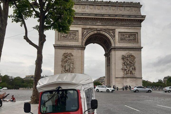 Highlights of Paris in Private Eco Tuk Tuk tours