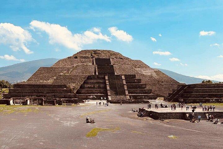 Teotihuacan Private Tour with Local Guide & Tickets