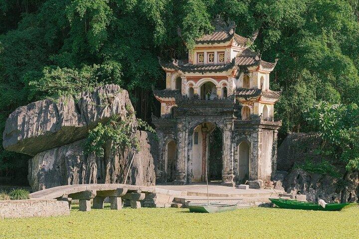 Discover the Hidden Gems of Trang An, Bich Dong Luxury Day Tour