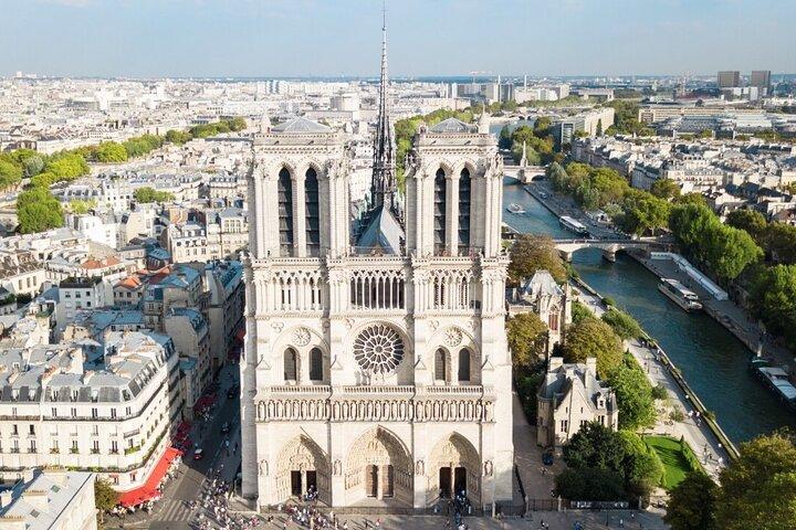 Notre Dame Cathedral Exterior Guided Walking