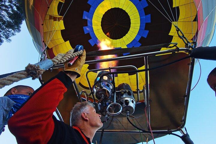 Cape Town Hot Air Balloon & Wine Private Tour: Breakfast Included