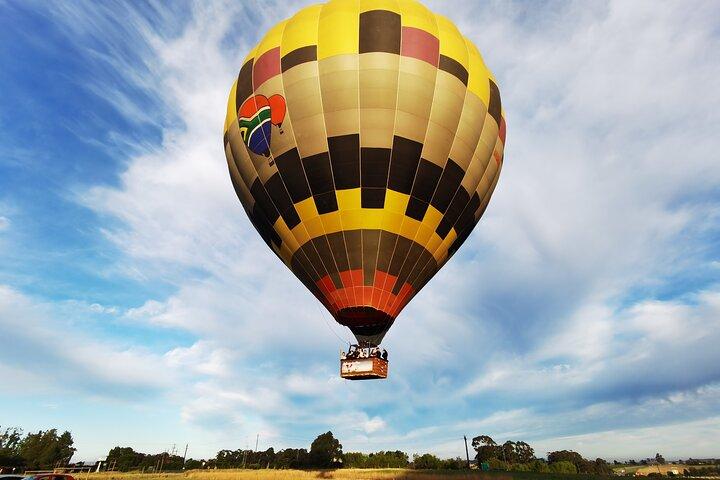 Cape Town Hot Air Balloon & Wine Private Tour: Breakfast Included