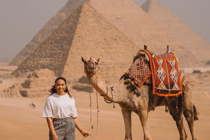 Private Giza Pyramids and Khan el-Kahili Market Day Tour