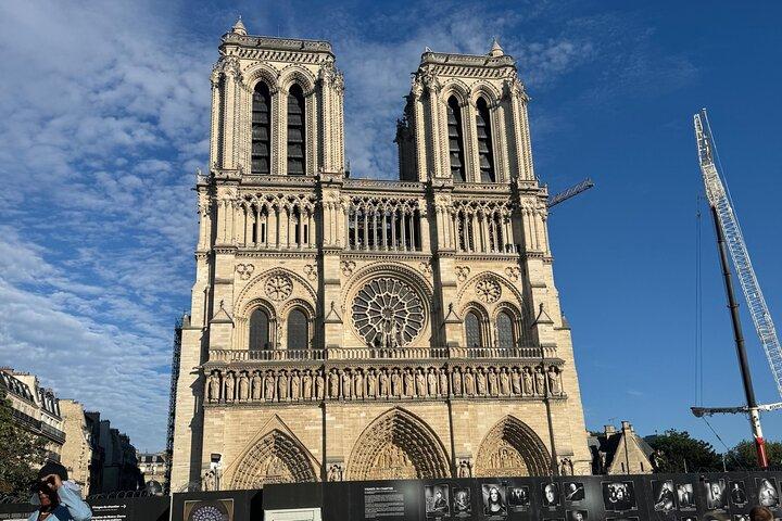 Notre Dame Cathedral Exterior Guided Walking