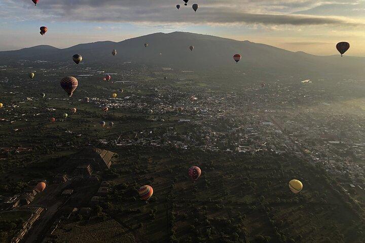 Hot Air Balloon Ride and Teotihuacan Pyramids Excursion