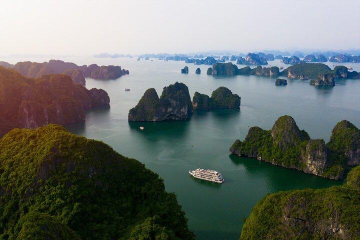 Halong Bay Elegance: 2-Day Hermes Luxury Cruise from Hanoi