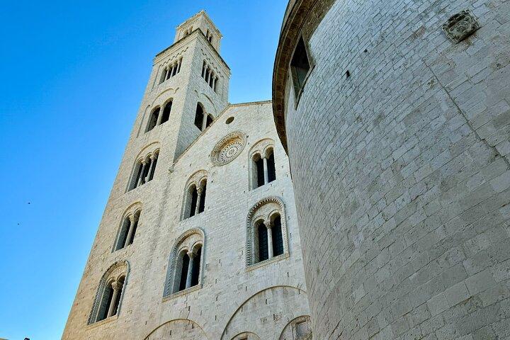Bari: Guided Tour of the Old Town with Street Food