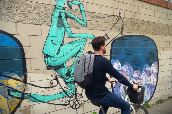 Private BA Street Art Bike Tour: Hidden Graffiti & Urban Culture