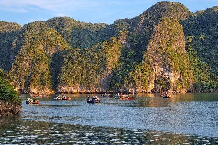 From Hanoi: 2D1N Halong Royal Palace Cruise with Cave Discovery