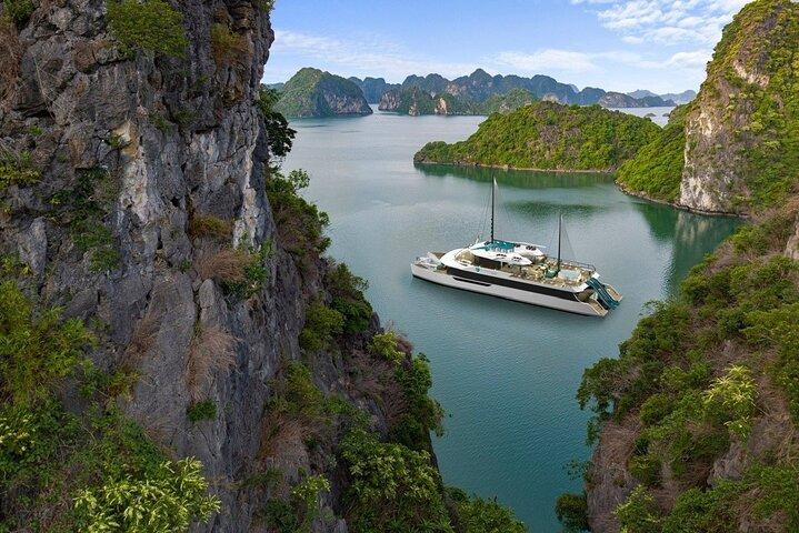Luxury Catamaran Cruise 5 Star Halong and Lan Ha Bay Adventure
