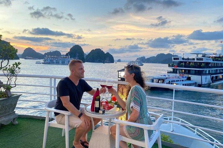 From Hanoi: 2-Day Unveil Lan Ha Bay with Halong Sapphire Cruise
