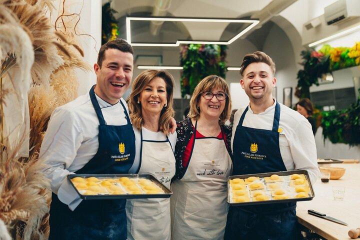 Small-Group Pasta Cooking Class and Market Tour in Florence