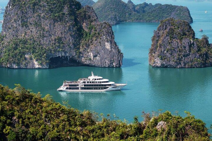 From Ha Long city : Halong Bay Luxury Day Tour & Seafood Buffet