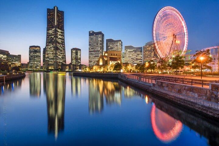 Tokyo: Yokohama Day and Night Tour with English Speaking Driver