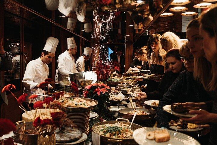 Budapest:Premium Dinner Cruise-Live Music & Unlimited Drinks