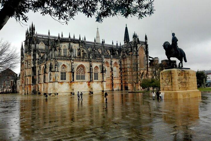 Fatima, Batalha and Nazaré, full-day from Coimbra
