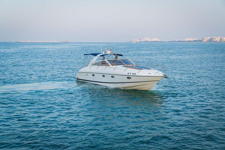 Private Luxury Everest Yacht Cruise from Dubai Marina