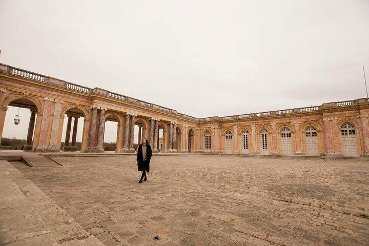 Photoshoot at the Palace of Versailles: A Royal Experience