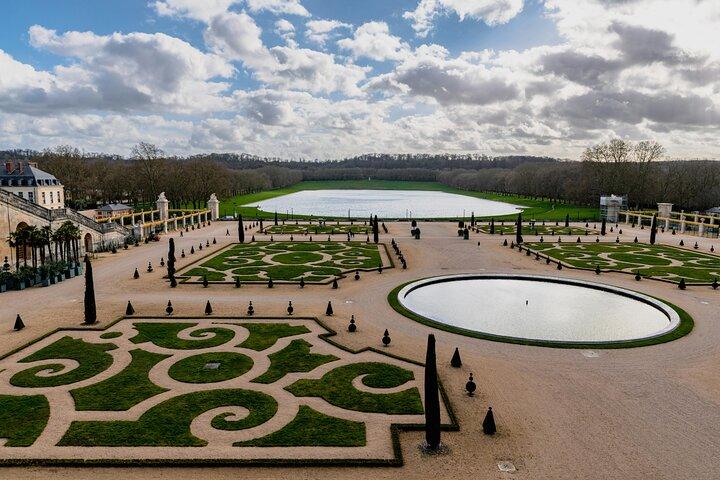 Photoshoot at the Palace of Versailles: A Royal Experience