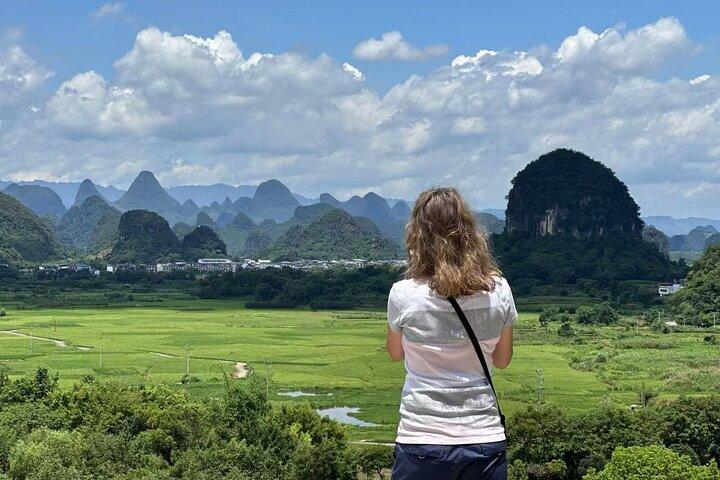 1-Day Guilin Tour to Reed Flute Cave, Xianggong Hill, Bamboo Boat and Night Show