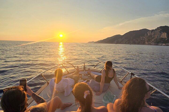 La Spezia: Sunset aperitif with dinner on the boat