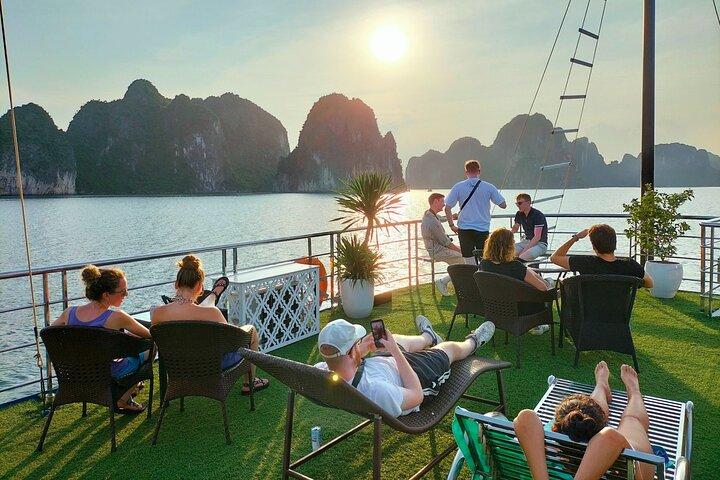 Hanoi Luxury Day Cruise to Ha Long Bay All Inclusive with Buffet