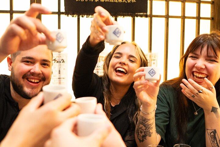 Tokyo: Shinjuku Local Bar Hopping Walking Tour
