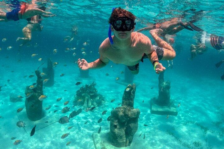 Cancun Catamaran Cruise to Isla Mujeres with Snorkeling & Lunch