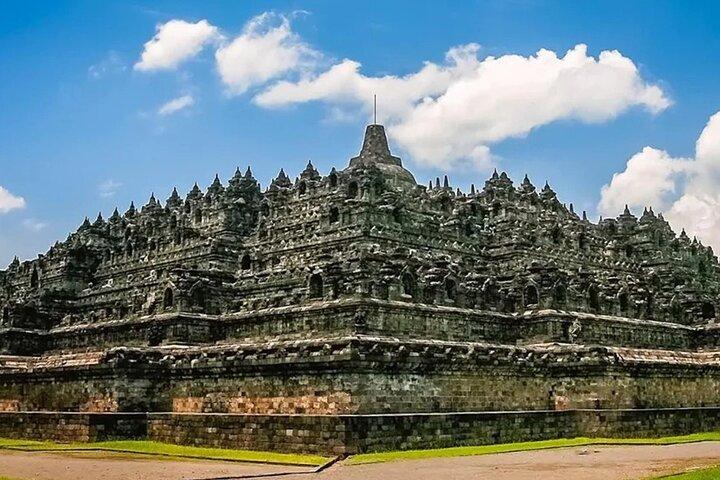 Borobudur Climb Up and Selogriyo Temple Rice Terraces Trekking