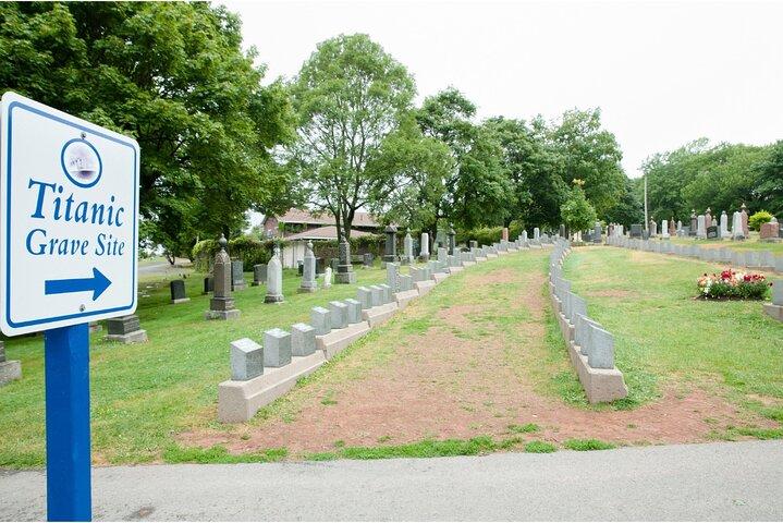 Guided Tour Lunenburg, Mahone Bay and Ovens Park from Halifax