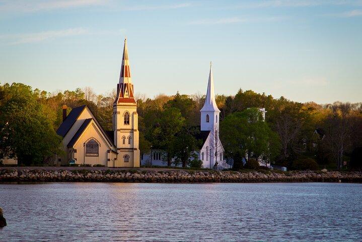 Guided Tour Lunenburg, Mahone Bay and Ovens Park from Halifax