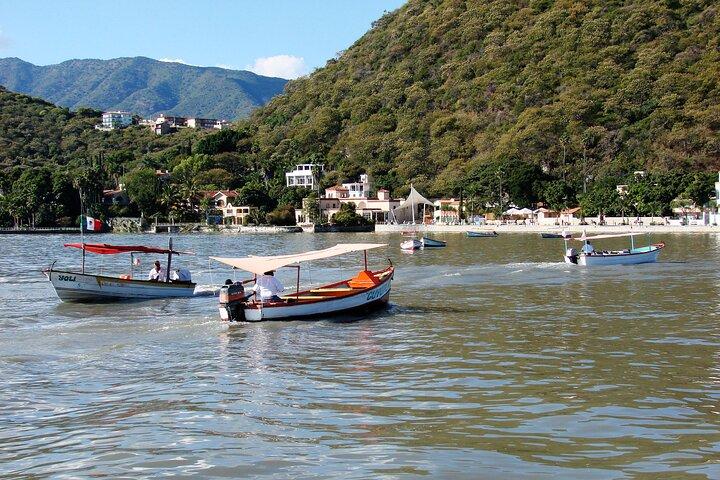 Water TOUR - Lakes, Islands, Fortresses and Artisan Workshops
