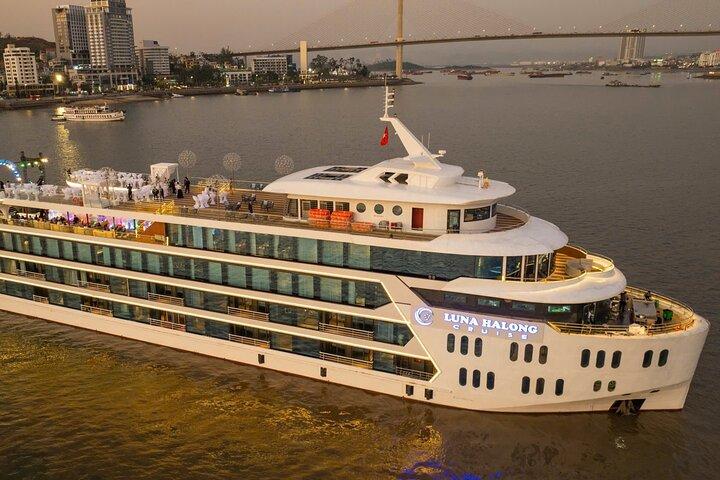 Ultra Luxury Halong Bay Tour with 5 Star Luna Cruise from Hanoi