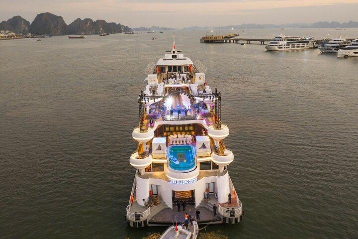 Luna Cruise Ha Long Bay - Premium Luxury Tour from Hanoi
