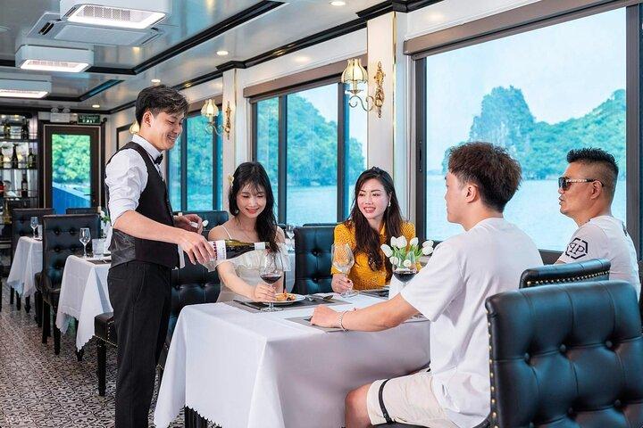 Ha Noi: Ha Long Bay 5 Star Cruise with Live Music & Buffet Lunch
