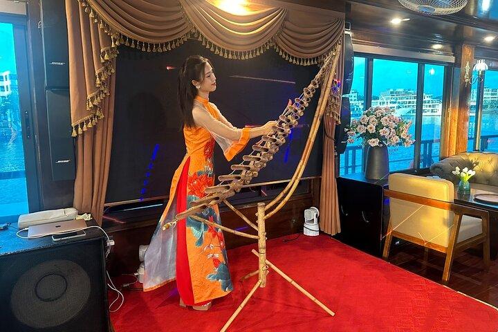 Ha Noi: Ha Long Bay 5 Star Cruise with Live Music & Buffet Lunch