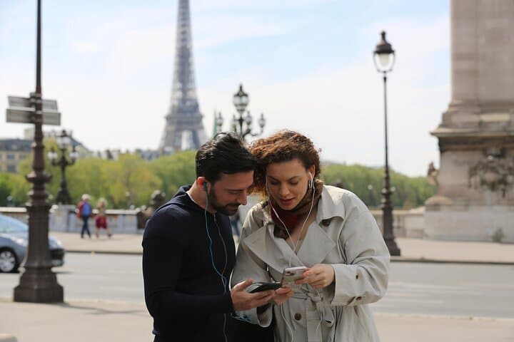 Paris: Batobus Hop-On Hop-Off Cruise & Landmarks Audio Tour