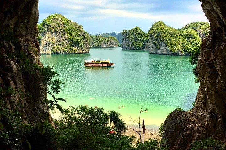 From Hanoi: 2 Days Adventure in the National Park and Lan Ha Bay