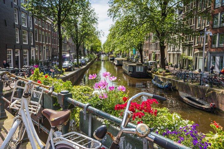 Amsterdam Historic City: a Self-Guided Augmented Reality Tour